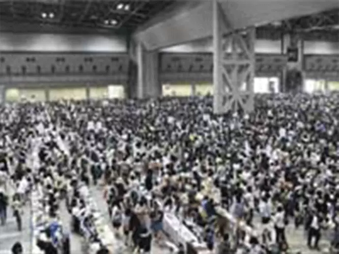 同人誌即売会では、来場者1万人を超える大規模イベントもやっています。