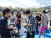 こちらは社内イベントの一コマ。飲み会なども盛り上がります★