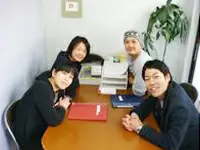 スタッフ皆で話し合いながら仕事を進めていきます♪