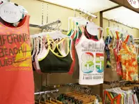 オシャレでカラフルなスポーツウェアを取り揃えています。