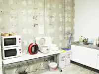 電子レンジや冷蔵庫はもちろん、炊飯器、コーヒーメーカーも完備しています！