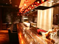 ランチ＆ディナータイムには、多くのお客様で店内が賑わいます。