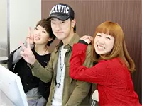 仕事終わりに飲み会を開いたり、休みをあわせてディズニーランドに行ったり…OFFでもとにかく仲良し♪