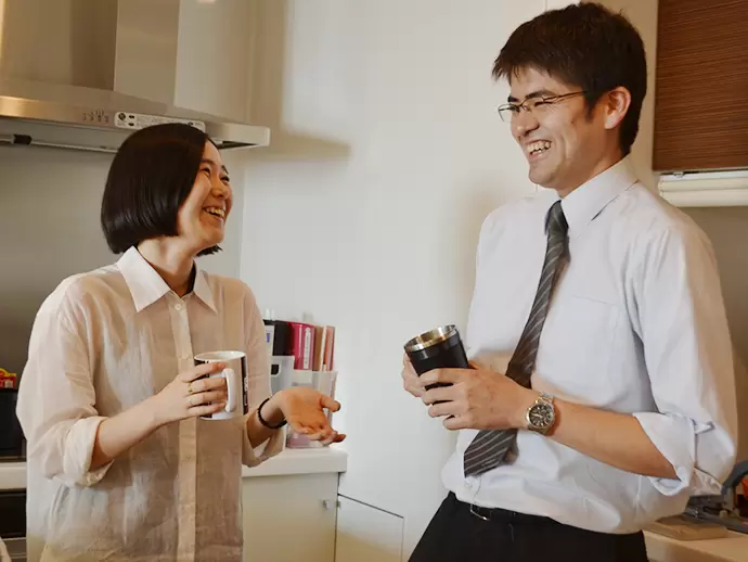 本社オフィスのキッチンでほっとひと息♪他愛もない話しで盛り上がります。