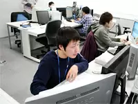 本社は白を基調としたキレイなオフィスです。あなたが来るのを社員一同楽しみにしています。
