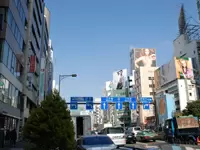 勤務地は通勤に便利な表参道駅から徒歩1分！仕事の後のショッピングも楽しめます。