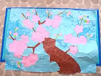 ご利用者様がつくった貼り絵。ご利用者様が通うのが楽しみになるような企画はどんどん提案してください！
