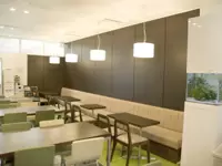 まるでカフェみたいな休憩スペース。キレイなオフィスです！（本社内）