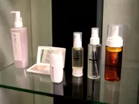 細胞レベルから美肌を作る化粧品。そのほとんどが自社で企画・開発・品質管理・発送を手がけています。