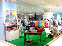 直営店第1号店となったQUEEN'S EAST店。今後もますます店舗をオープンしていきます！