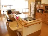 ダイニングキッチンのため、食事の時間が近づくとご飯の匂いがフロアに広がります。