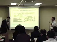 住宅メーカーなどに出向いて、当社製品のプレゼンテーションも行っています。