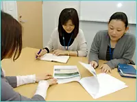 ▲月1回は工場のメンバーとのミーティング。「どんなコンテンツにしようか？」とアイデアを出し合います