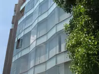 勤務地は渋谷駅から徒歩5分の好立地！明るくきれいなオフィスでお待ちしています。