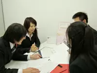 仕事は真剣。自分の企画が、みんなで話し合い形になっていくのは本当に楽しい★
