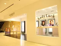 新丸ビル店です。おかげさまで3周年を迎えたくさんのお客さまにご愛顧いただいています。