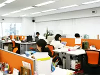 移転したばかりのオシャレなオフィス。広々としてフロアはとても働きやすいんです！