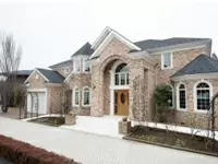 立川にあるモデルハウス。ハウジングワールドの中でもひときわ豪華な建物です。