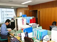 落ち着いた雰囲気のオフィスは、仕事に集中できる環境です。(本社)