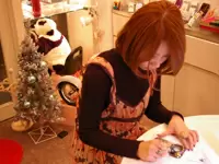 ★店舗でのお仕事★おしゃれな室内で作品を作っています!!!