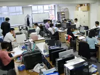 分からないことがあれば、いつでも聞くことができるオフィスです。