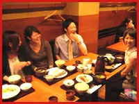メンバーの“おすすめのお店”で、毎日のように自由参加の飲み会や食事会が開催されます（笑）