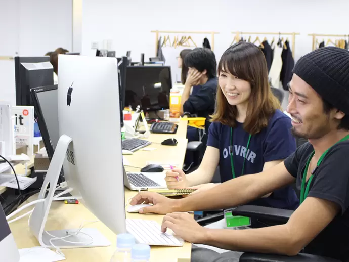 風通しのよい社風が自慢♪パーテーションのない開放的なオフィスなので、質問なども気軽にできます◎