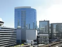 有楽町イトシアの13～15階、広々とした全3フロアを利用。窓からの眺望もよくキレイなクリニックです