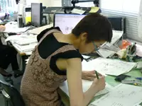 デザインのアイデア出し。納得がいくまで描き続けます。