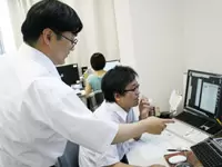 組版、校正スタッフは密に連携を取りながら仕事に取り組んでいます！