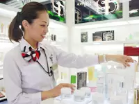 扱う商品は世界的にも一流のブランドばかり！免税店限定のコスメもあります♪