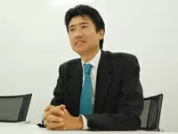 「一緒に業界の"新しい"を創っていきましょう！」代表 花上