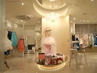 店舗では、一日一日、予約して頂いたお客様に至福の時間を提供しています。