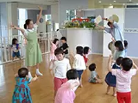 当社では、『エデュケア』という言葉を掲げて0才児のお子さまから教育を行っています。
