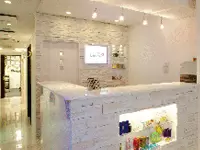 店舗によって違う顔を見せる美容サロン。こちらは横浜店です。
