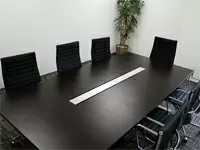 東京本社はシックな雰囲気で統一されています。ここで当社のビジネスや仕事の醍醐味についてお話します！
