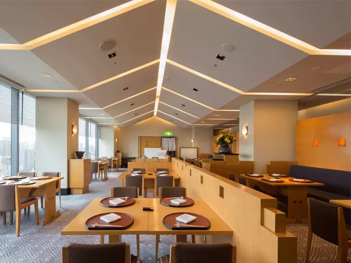 あなたが働くのは和食レストラン「日本料理さざんか」です。四季折々の会席料理が楽しめます。