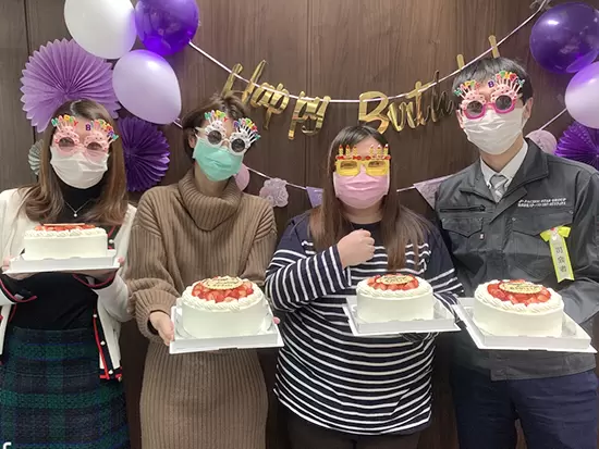 社員同士でお誕生日会を開催！役職関係なく、風通しの良さが自慢の環境です◎