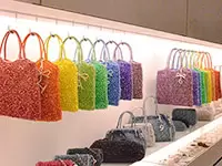 ワイヤーバッグのマテリアルは独自で開発しているエクスクルーシヴなワイヤーコード