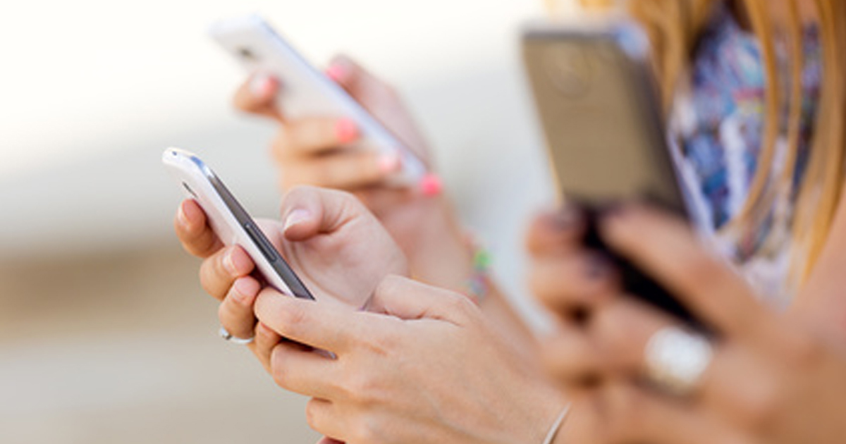 SNSのアカウントを同僚に知られたくない！ 失礼にならない断り方とは
