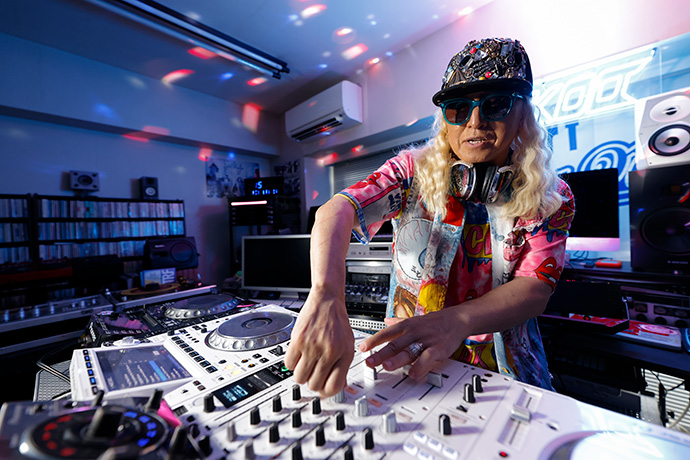 DJ KOOさん