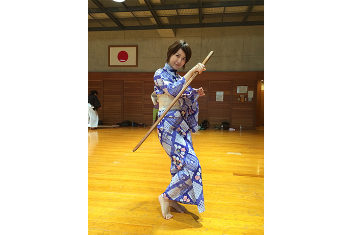 殺陣の稽古をする黒田有彩さん
