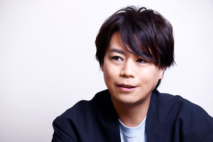 インタビューに答える浪川大輔さん