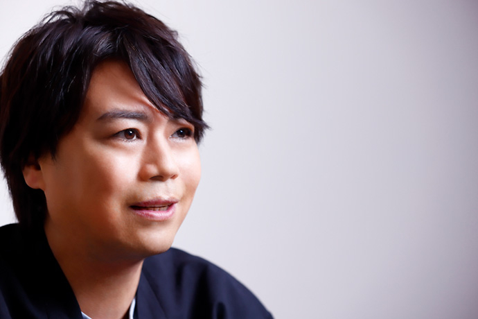 インタビューに答える浪川大輔さん