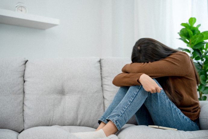 心が疲れている女性