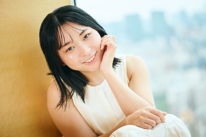 インタビューに答えるアンゴラ村長