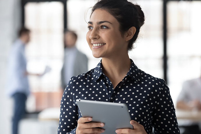 働いている女性