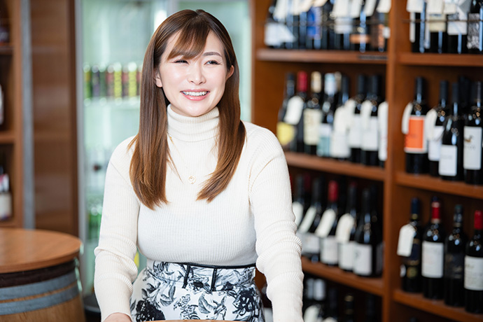 インタビューに答える佐藤麻美さん