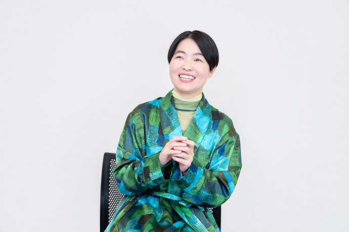インタビューに答えるイモトアヤコさん