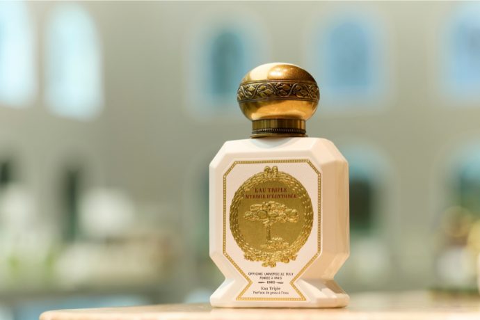 ビュリーの〈オー・トリプル〉は、アルコールやエタノールを一切含まない、肌に優しい水性香水。素肌の香りかのように馴染み、自分と向き合うリチュアルとしても。
